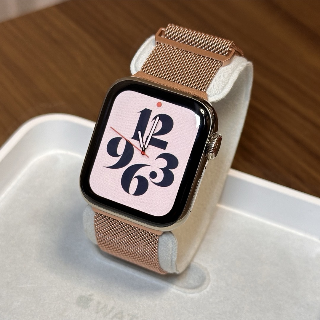 Apple Watch(アップルウォッチ)のApple Watch Series 6 40mm Gold ステンレス スマホ/家電/カメラのスマートフォン/携帯電話(その他)の商品写真