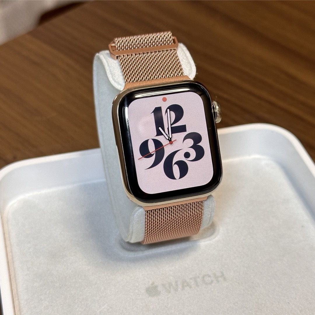 Apple Watch(アップルウォッチ)のApple Watch Series 6 40mm Gold ステンレス スマホ/家電/カメラのスマートフォン/携帯電話(その他)の商品写真