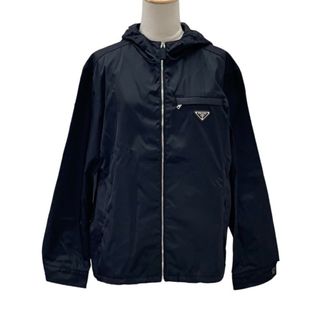 プラダ(PRADA)のプラダ PRADA アウター ナイロン ブラック シルバー メンズ 三角プレート Re-Nylon ジャケット ブルゾン(ブルゾン)