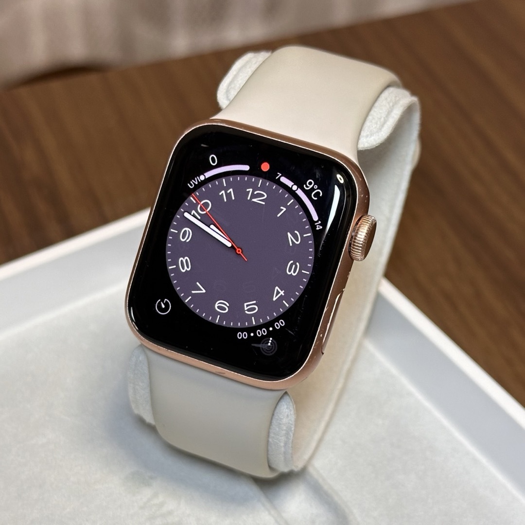 Apple Watch - Apple Watch SE 第1世代（GPSモデル） 40mm ゴールドの