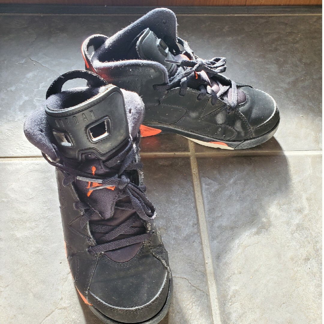 Jordan Brand（NIKE）(ジョーダン)のJordan 6 レトロ KIDS モデル キッズ/ベビー/マタニティのキッズ靴/シューズ(15cm~)(スニーカー)の商品写真