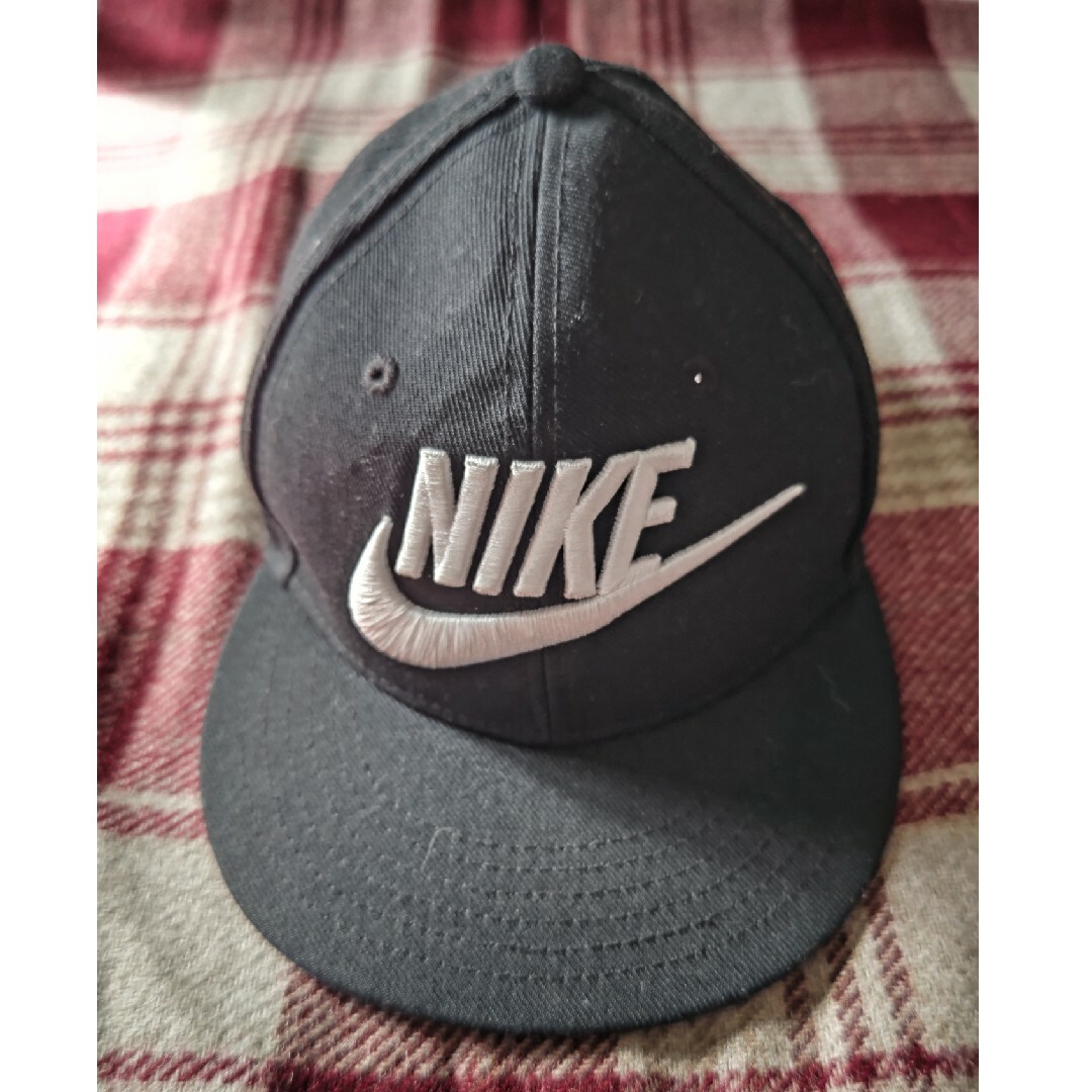 NIKE(ナイキ)のナイキ　キッズ　キャップ　56センチ キッズ/ベビー/マタニティのこども用ファッション小物(帽子)の商品写真