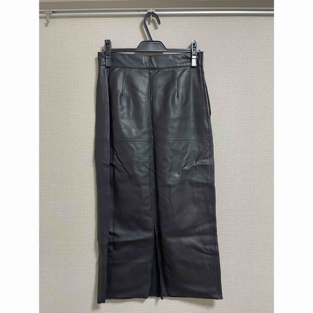 Discoat(ディスコート)の【美品】Discoat 合皮レザースカート　ブラック レディースのスカート(ロングスカート)の商品写真