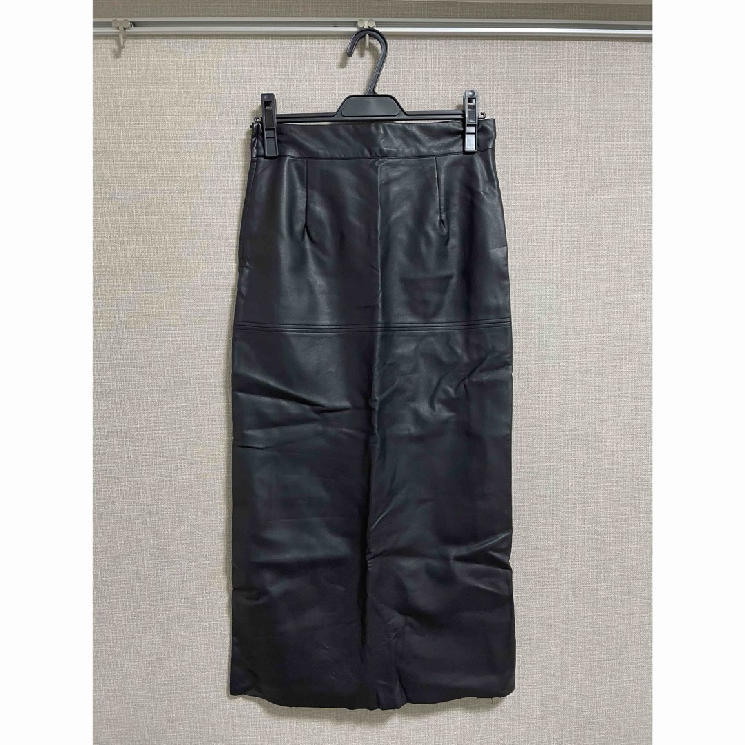 Discoat(ディスコート)の【美品】Discoat 合皮レザースカート　ブラック レディースのスカート(ロングスカート)の商品写真