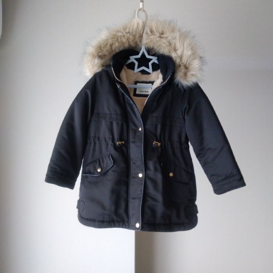 ZARA KIDS(ザラキッズ)の美品 ZARAキッズ アウター 110 120 116 ファー  ザラ キッズ/ベビー/マタニティのキッズ服男の子用(90cm~)(ジャケット/上着)の商品写真