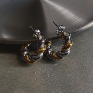 アメリヴィンテージ(Ameri VINTAGE)のContrast twist pierce No.813(ピアス)