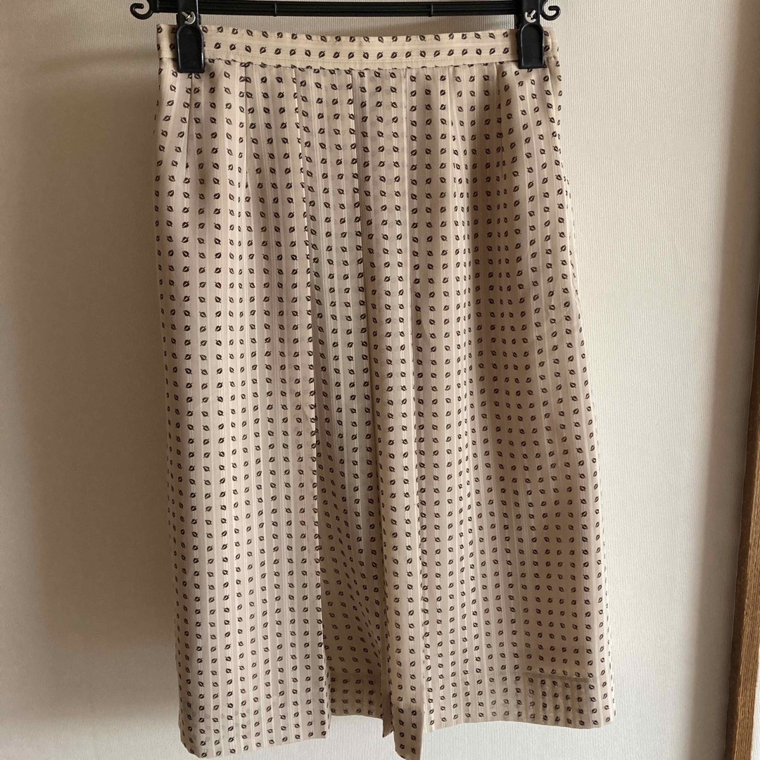 美品　ベージュ　スカート レディースのスカート(ひざ丈スカート)の商品写真
