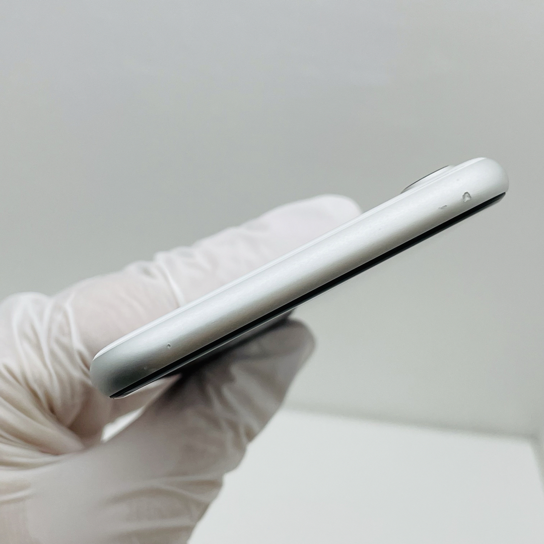 iPhone(アイフォーン)のiPhone SE第2世代 128GB SIM フリー09492 スマホ/家電/カメラのスマートフォン/携帯電話(スマートフォン本体)の商品写真