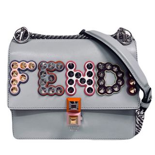 フェンディ(FENDI)の【在庫一掃】FENDI フェンディ ショルダーバッグ 肩掛け 斜め掛け ミニキャナイ ロゴ スタッズ チェーン 肩掛け 斜め掛け 鞄 かばん 8M0381 レザー    グレー マルチカラー シルバー金具 レディース 人気【中古品】(ショルダーバッグ)