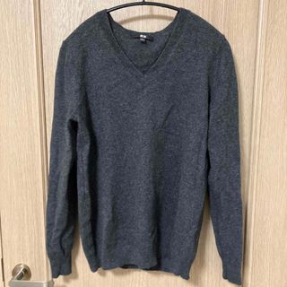 ユニクロ(UNIQLO)のユニクロ　カシミヤ　Vネックニット　ダークグレー　Lサイズ(ニット/セーター)