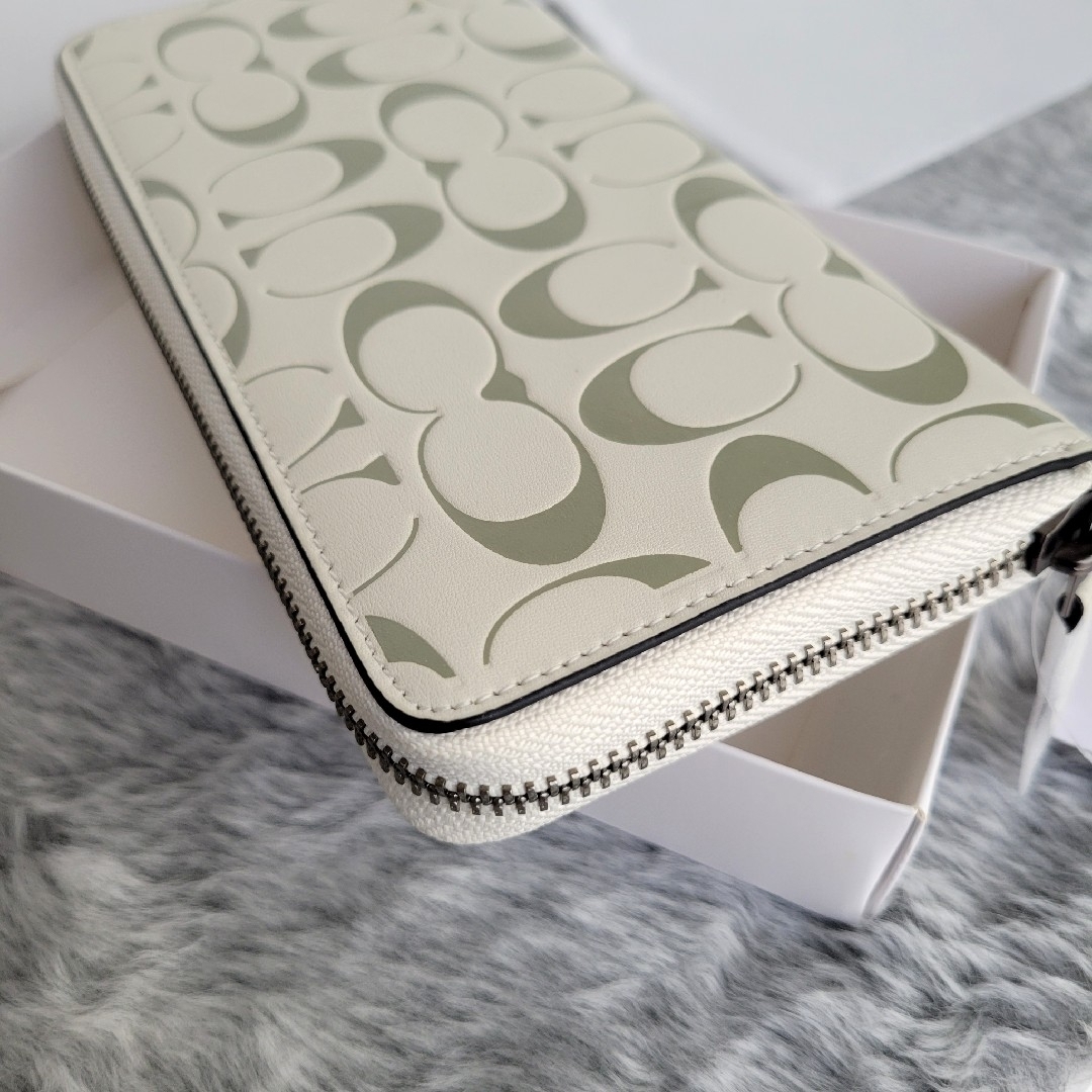 COACH(コーチ) ベージュ エンボス シグネチャー レザー 折り財布 COACH(コーチ) ベージュ エンボス シグネチャー レザー 折り財布