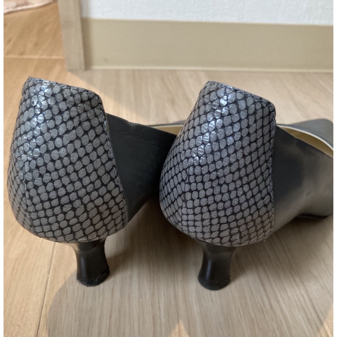 YOSHITO(ヨシト)のYOSHITO グレーパンプス レディースの靴/シューズ(ハイヒール/パンプス)の商品写真