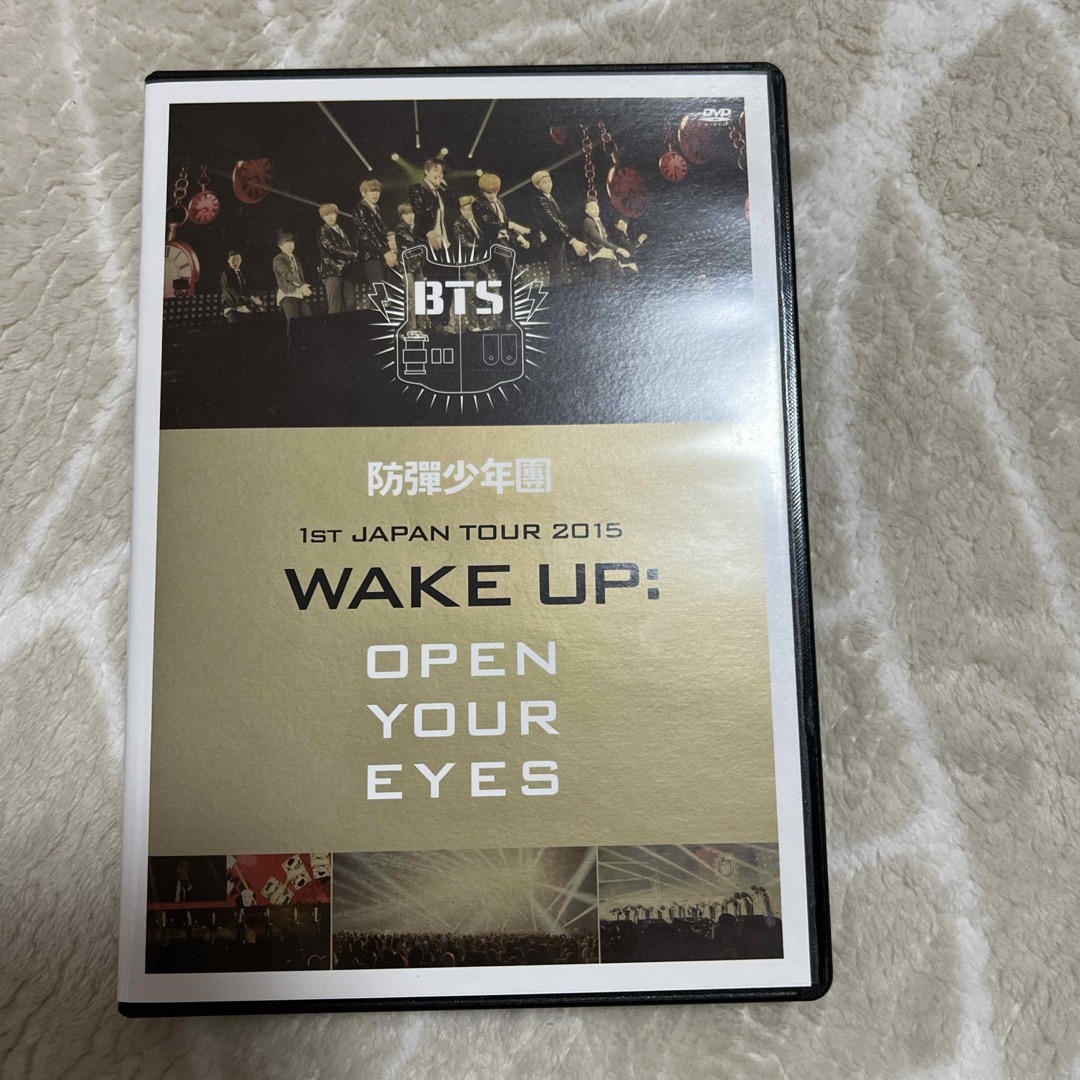 防弾少年団(BTS)(ボウダンショウネンダン)の防弾少年団1st　JAPAN　TOUR　2015「WAKE　UP：OPEN　YO エンタメ/ホビーのDVD/ブルーレイ(ミュージック)の商品写真