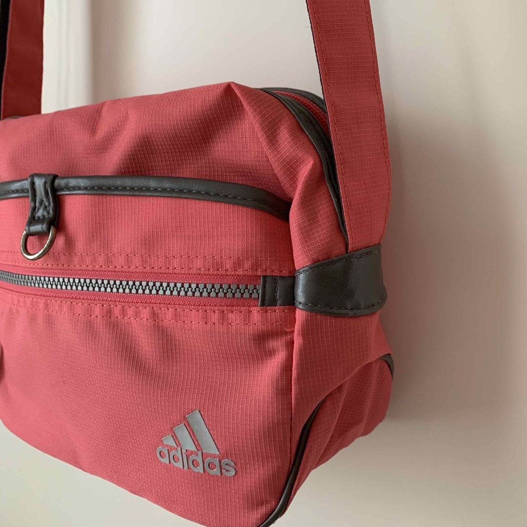 adidas(アディダス)のadidas★ナイロンショルダーバッグ レディースのバッグ(ショルダーバッグ)の商品写真