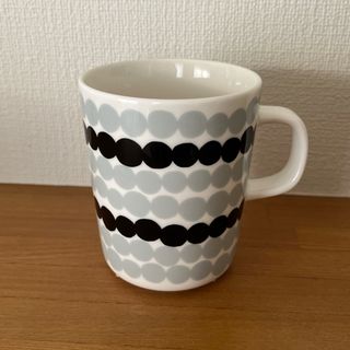 マリメッコ(marimekko)の【新品】マリメッコ　マグカップ　シイルトラプータルハ ラシィマット(グラス/カップ)