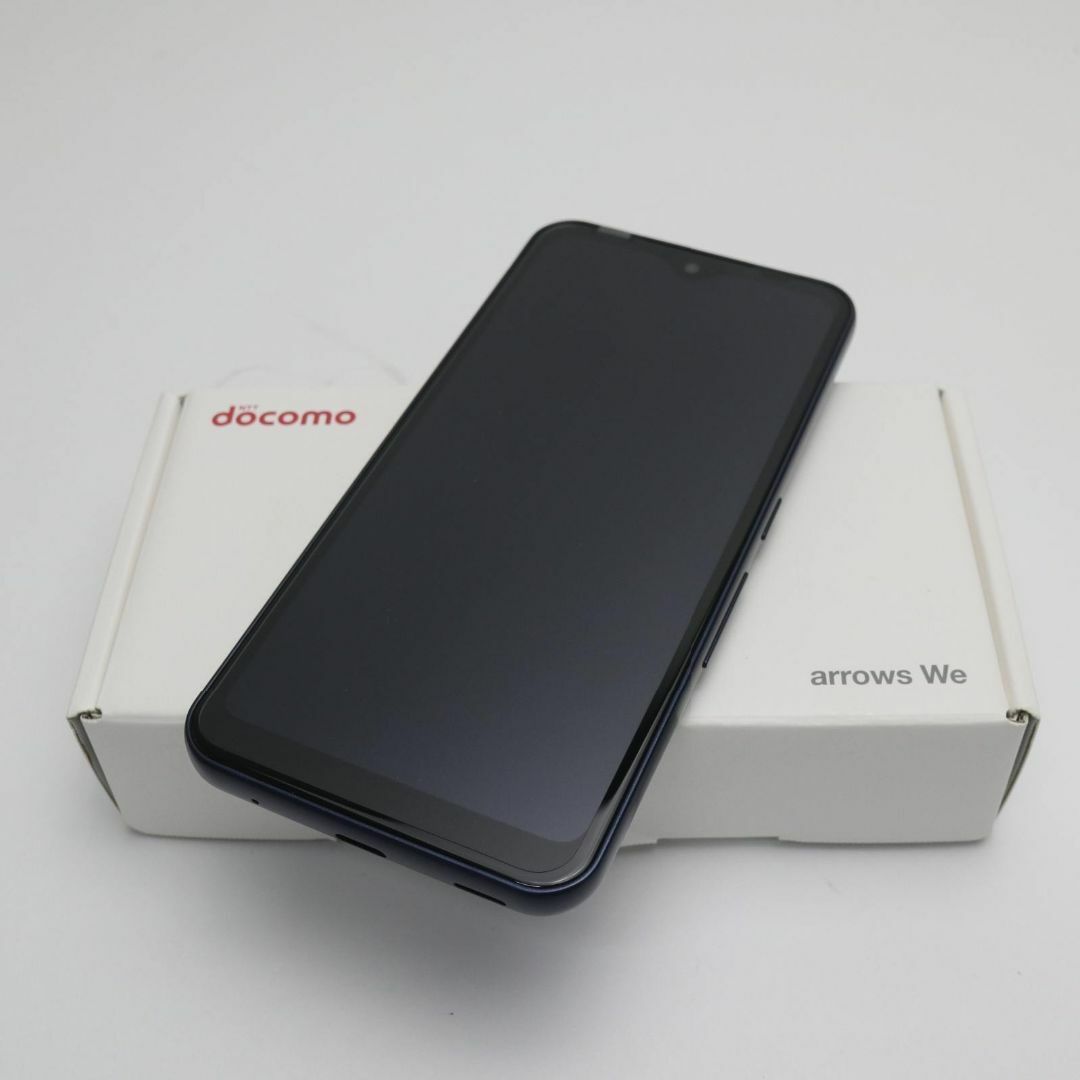 富士通(フジツウ)の新品 F-51B arrows We ネイビー スマホ/家電/カメラのスマートフォン/携帯電話(スマートフォン本体)の商品写真