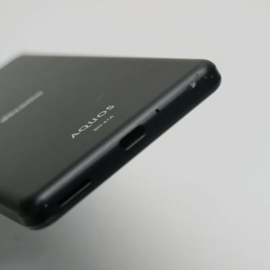 SHARP(シャープ)のSH-41A AQUOS sense4 ブラック M777 スマホ/家電/カメラのスマートフォン/携帯電話(スマートフォン本体)の商品写真