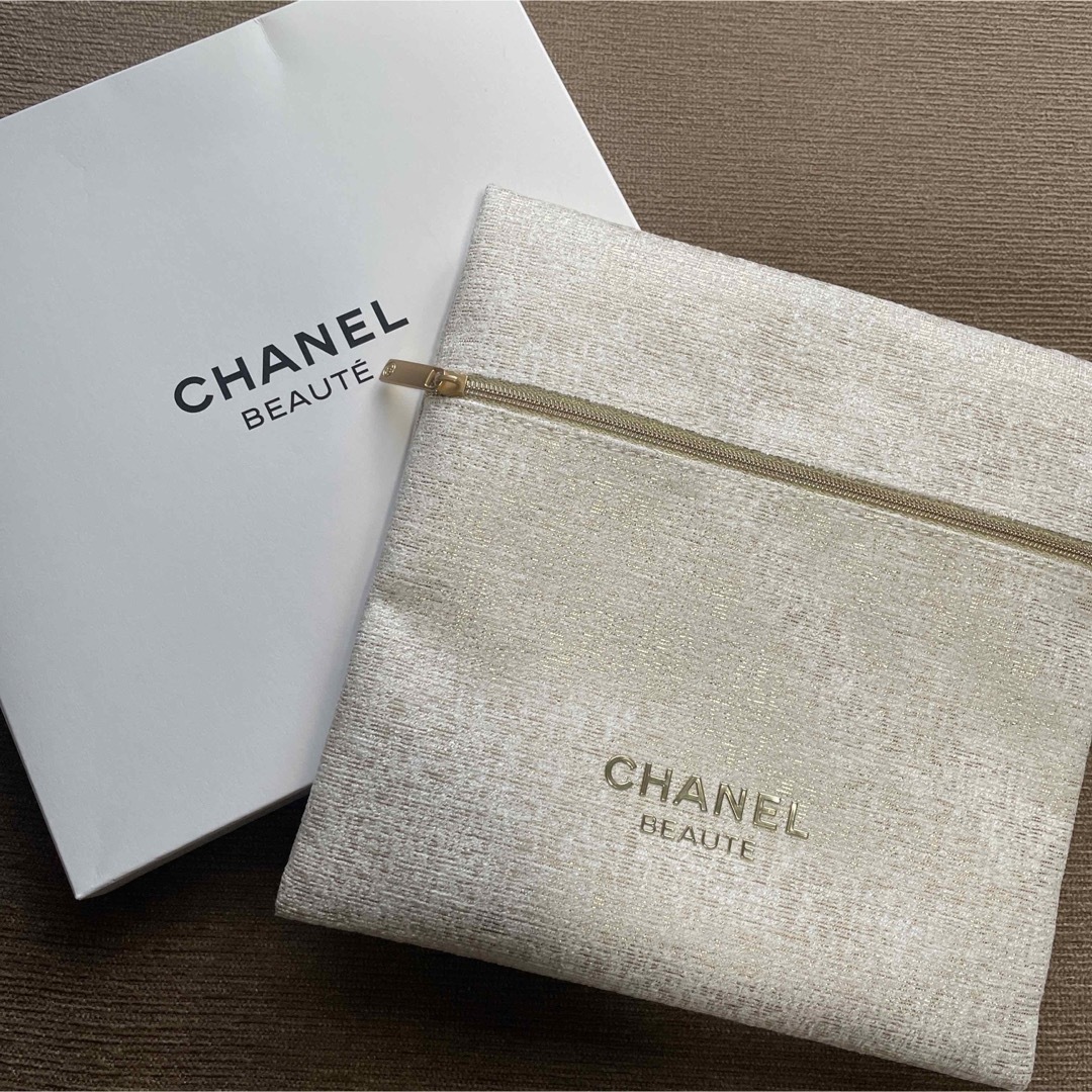 CHANEL(シャネル)のCHANEL シャネル 2023 ホリデーイベント ノベルティポーチ レディースのファッション小物(ポーチ)の商品写真
