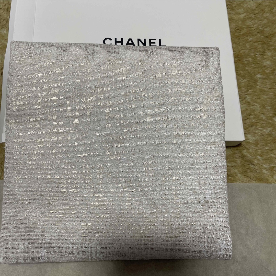 CHANEL(シャネル)のCHANEL シャネル 2023 ホリデーイベント ノベルティポーチ レディースのファッション小物(ポーチ)の商品写真