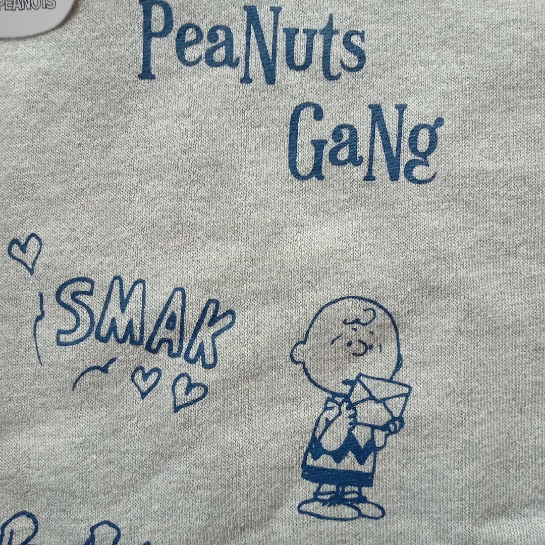 PEANUTS(ピーナッツ)の🏵タグ付き新品。SNOOPYの裏起毛トレーナー、2023。 レディースのトップス(トレーナー/スウェット)の商品写真