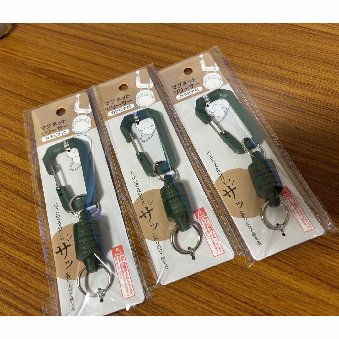 マグネットリリーサー カラビナ付き モスグリーン 3点 セリア スポーツ/アウトドアのフィッシング(その他)の商品写真