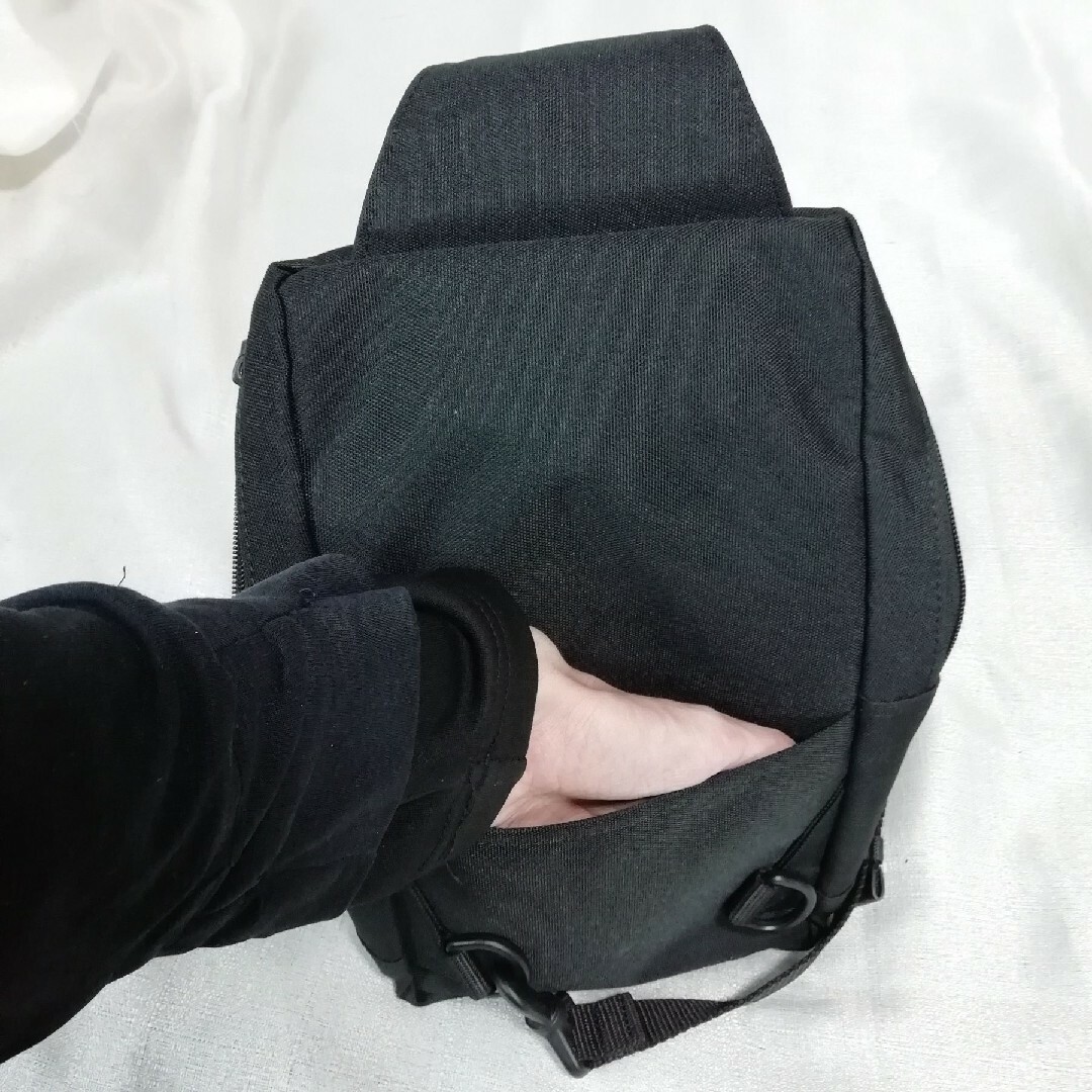 MUJI (無印良品)(ムジルシリョウヒン)の無印良品　ボディバッグ　黒　ブラック　ボディーバッグ メンズのバッグ(ボディーバッグ)の商品写真