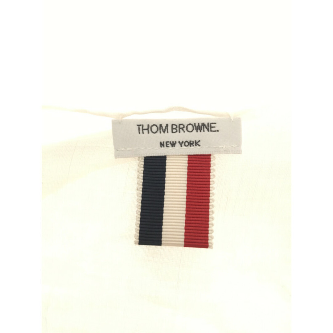 THOM BROWNE(トムブラウン)のTHOM BROWNE トム ブラウン ハンカチーフ ホワイト メンズのファッション小物(ハンカチ/ポケットチーフ)の商品写真