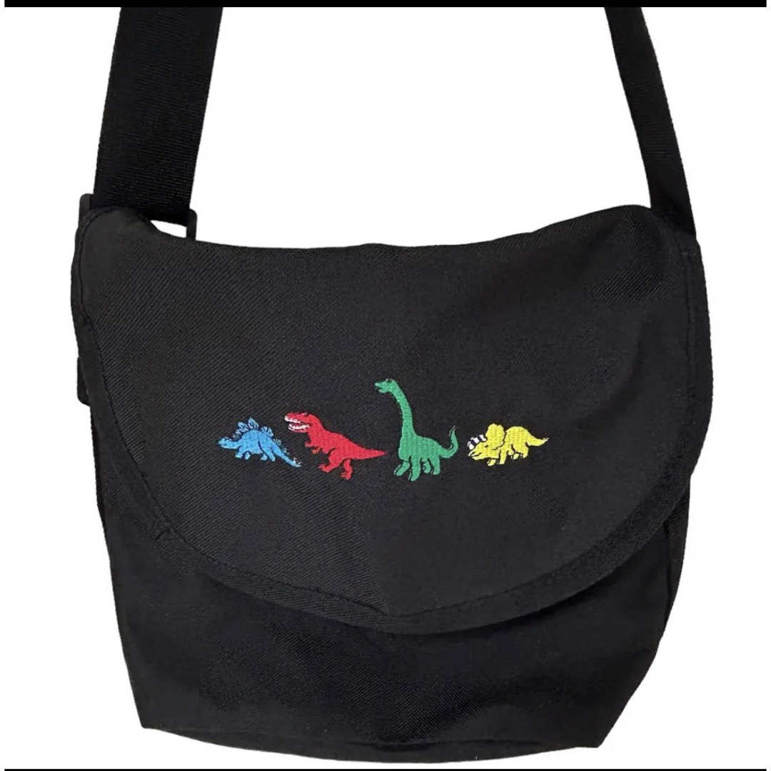 wc(ダブルシー)の恐竜が可愛い(๑˃̵ᴗ˂̵)✨‼️❤️WC❤️ショルダーバッグ レディースのバッグ(ショルダーバッグ)の商品写真