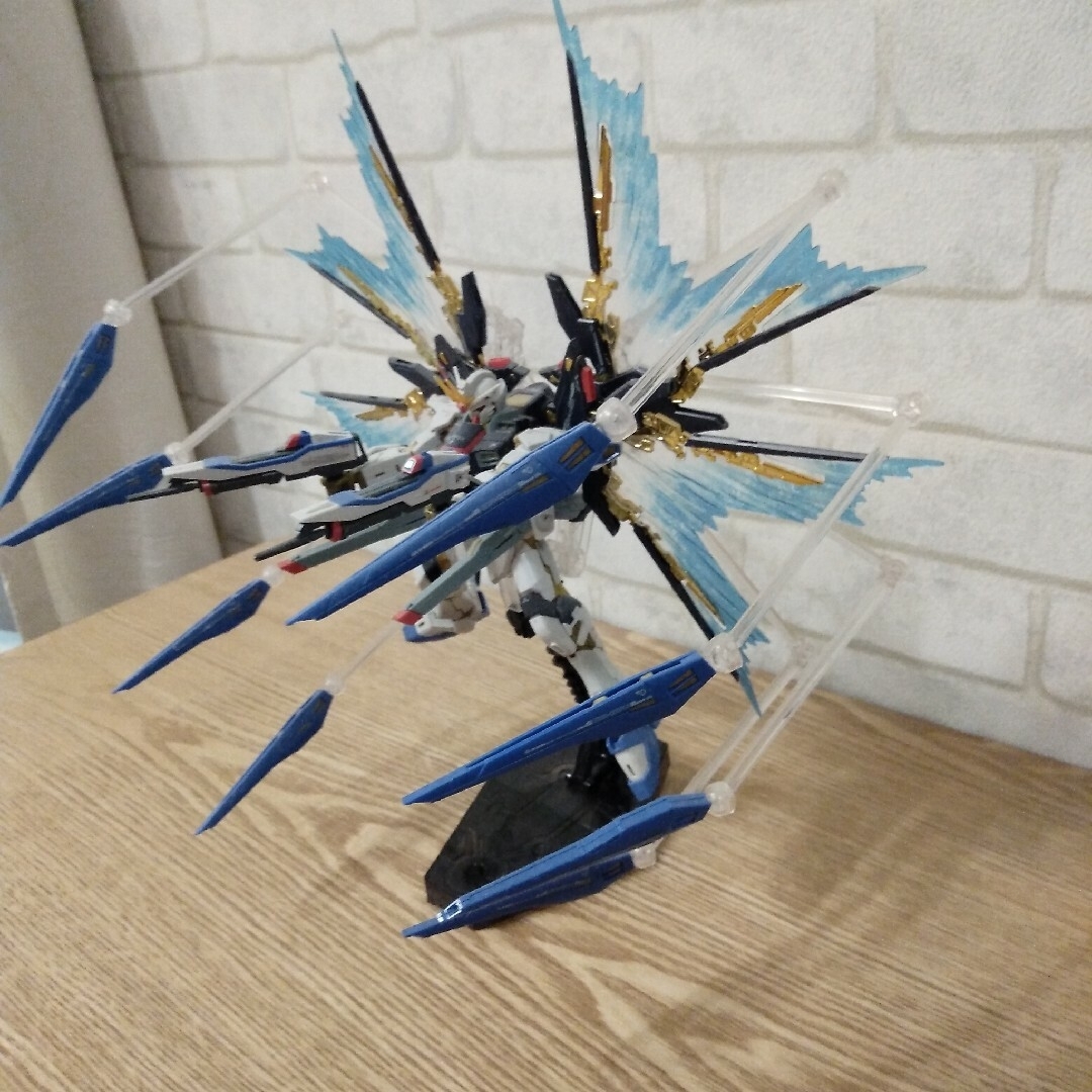 バンダイRGシリーズRG05 フリーダムガンダム　天空の翼付き