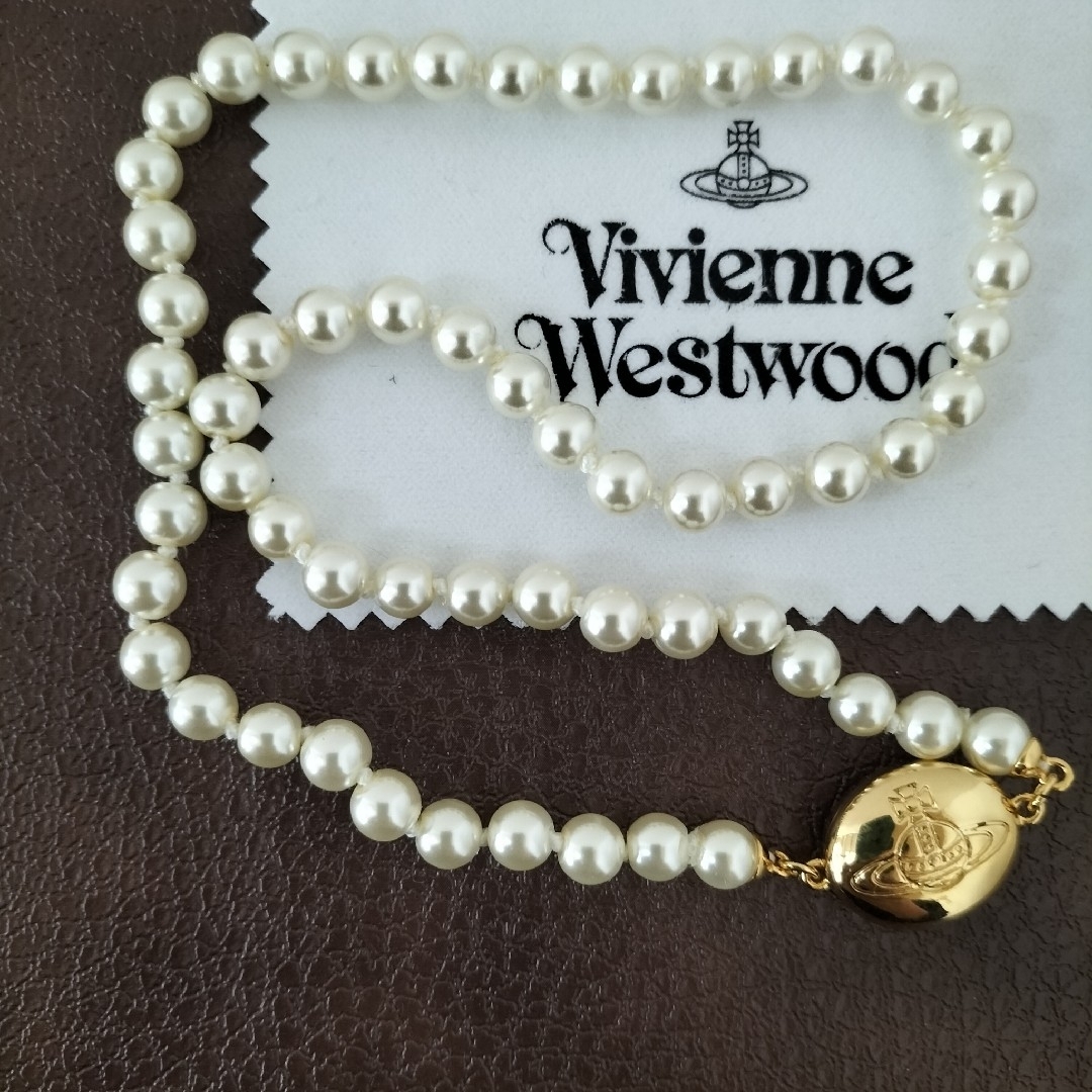 Vivienne Westwood(ヴィヴィアンウエストウッド)のヴィヴィアンウエストウッド　エナメルパールネックレス レディースのアクセサリー(ネックレス)の商品写真