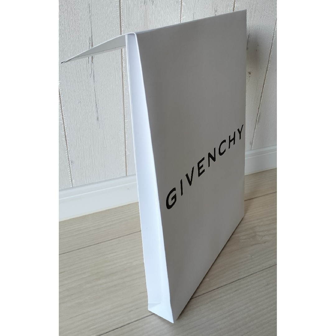 GIVENCHY(ジバンシィ)のGIVENCHY　ショップ袋　紙袋　縦長 レディースのバッグ(ショップ袋)の商品写真