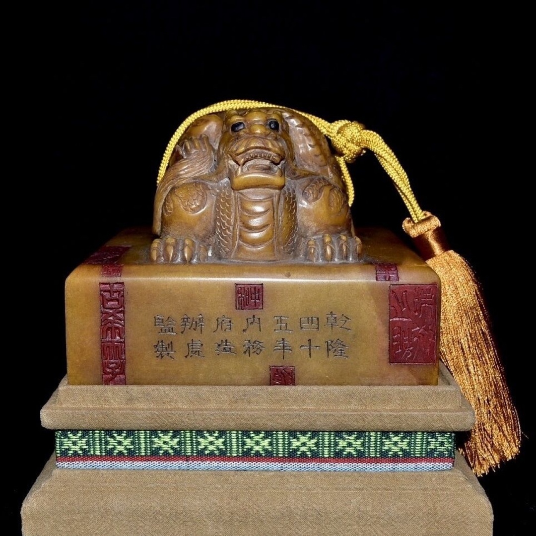 彫刻/オブジェ中国旧蔵 寿山石彫刻 乾隆四十五年印章 極細工 置物  招福納財 開運 商売繁盛