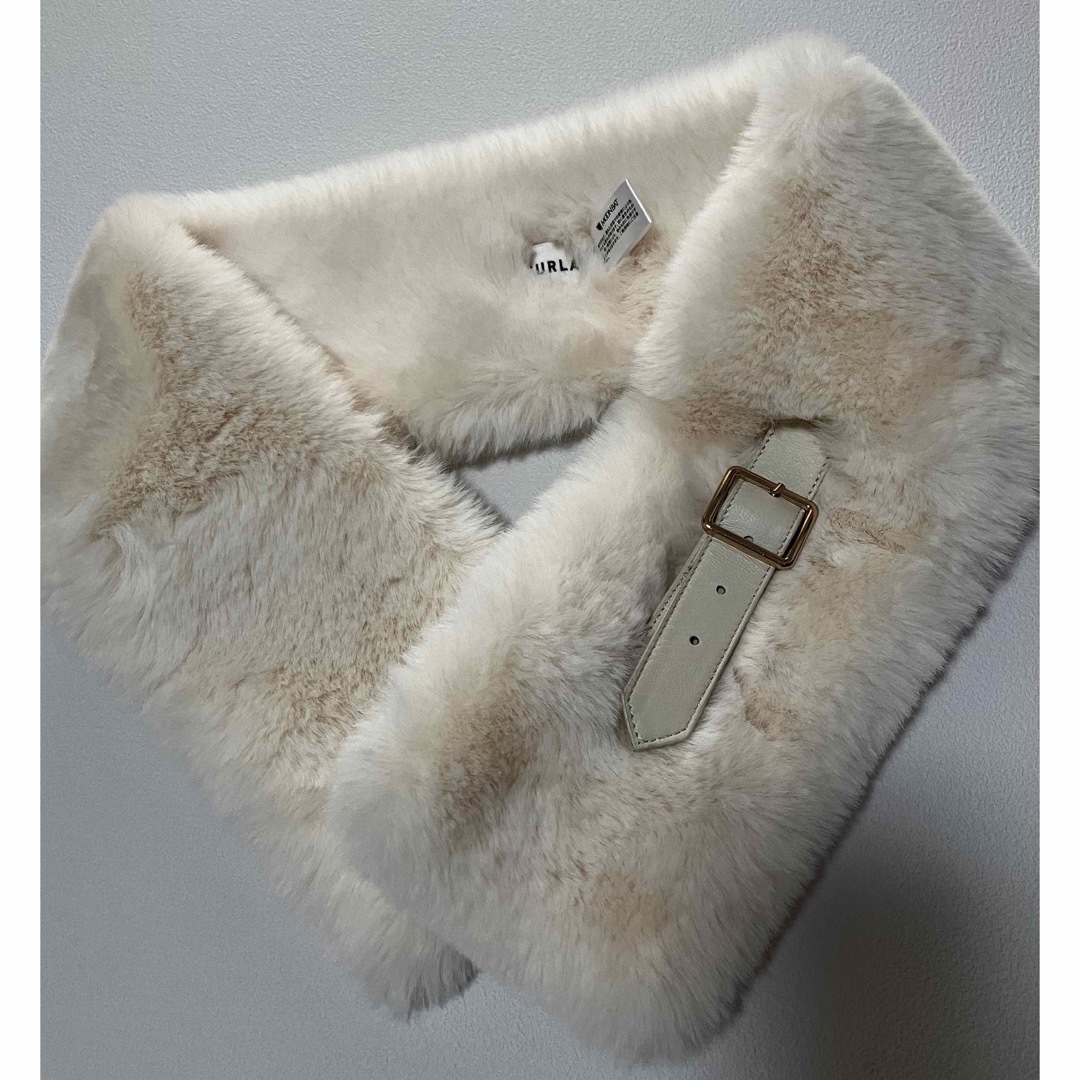 Furla(フルラ)のフルラフェイクファーマフラー レディースのファッション小物(マフラー/ショール)の商品写真