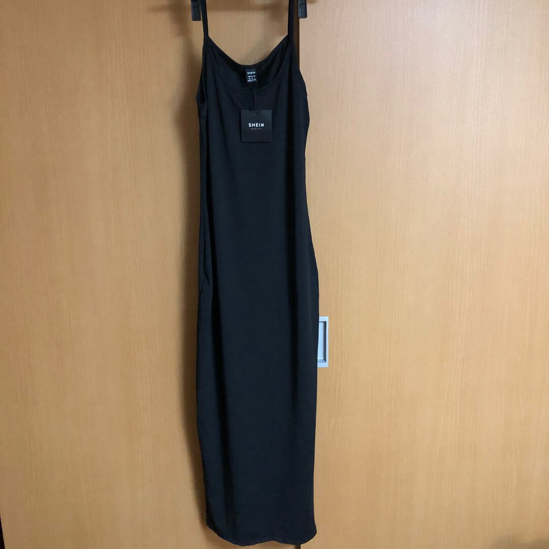 shein ブラック　キャミドレス　xs レディースのワンピース(ロングワンピース/マキシワンピース)の商品写真