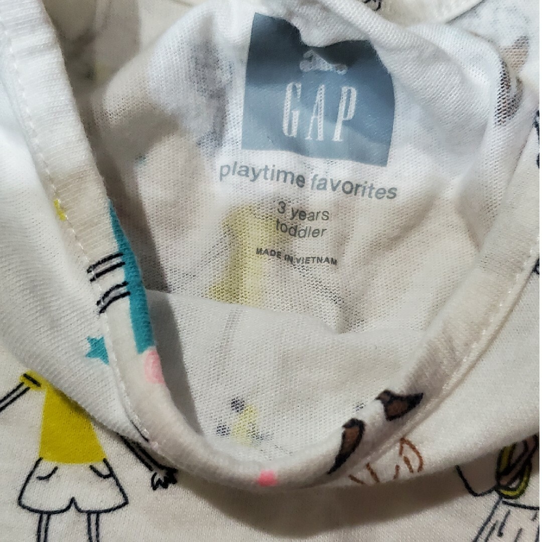 GAP(ギャップ)のGAP　トップス　100 キッズ/ベビー/マタニティのキッズ服女の子用(90cm~)(Tシャツ/カットソー)の商品写真