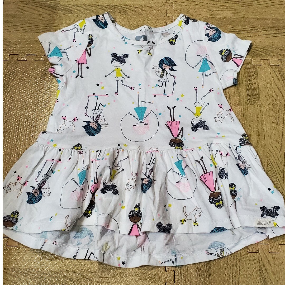 GAP(ギャップ)のGAP　トップス　100 キッズ/ベビー/マタニティのキッズ服女の子用(90cm~)(Tシャツ/カットソー)の商品写真