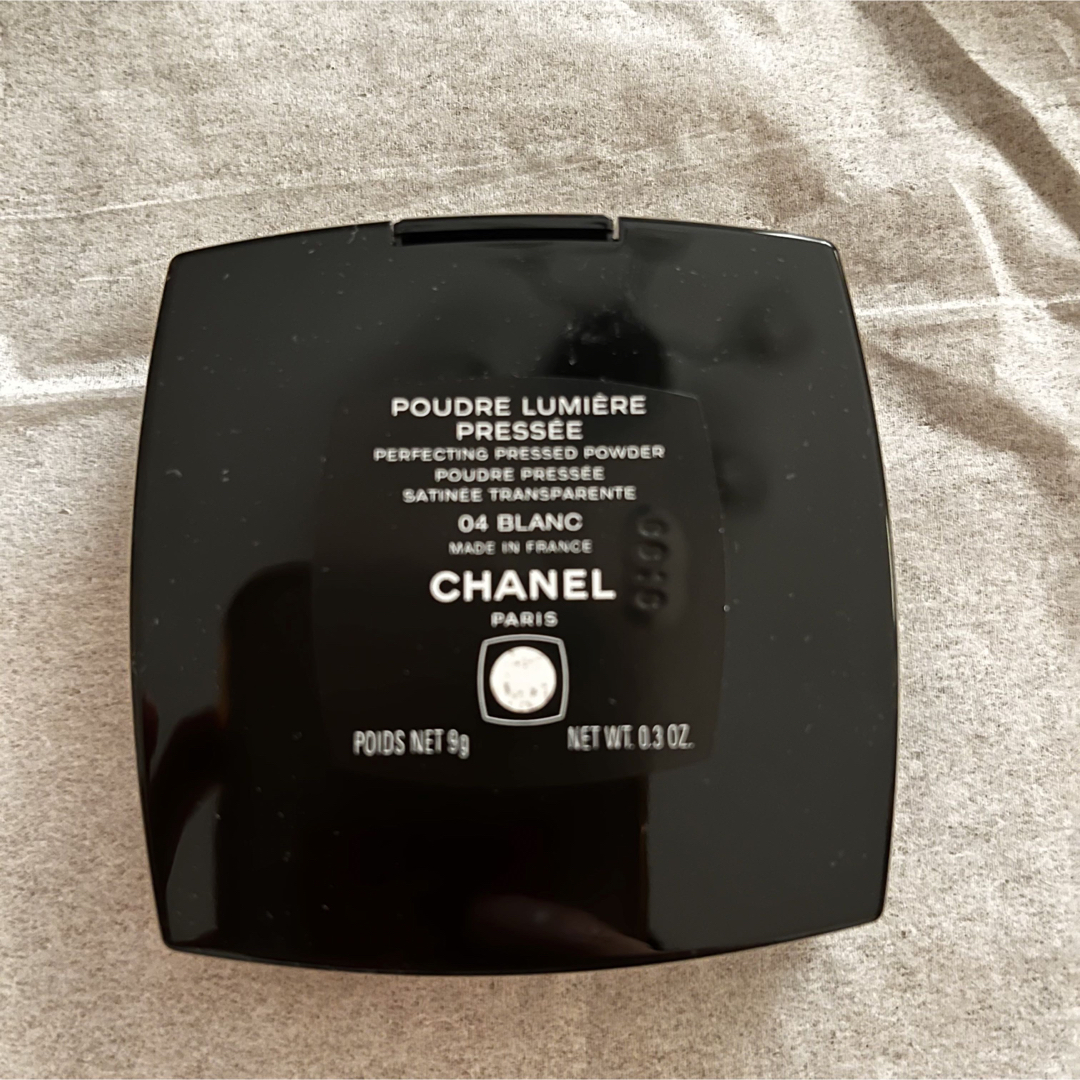 CHANEL(シャネル)のCHANEL プードゥル ルミエール 04BLANS  9g コスメ/美容のベースメイク/化粧品(フェイスパウダー)の商品写真