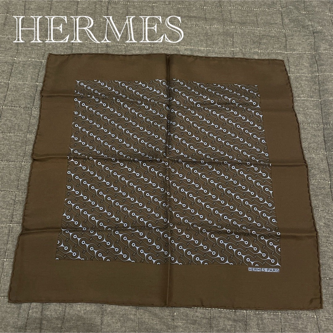 HERMES エルメス プチカレ シルク ハンカチ ロゴレディース