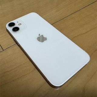 アイフォーン(iPhone)のiPhone 12 mini ホワイト 128 GB docomo(スマートフォン本体)