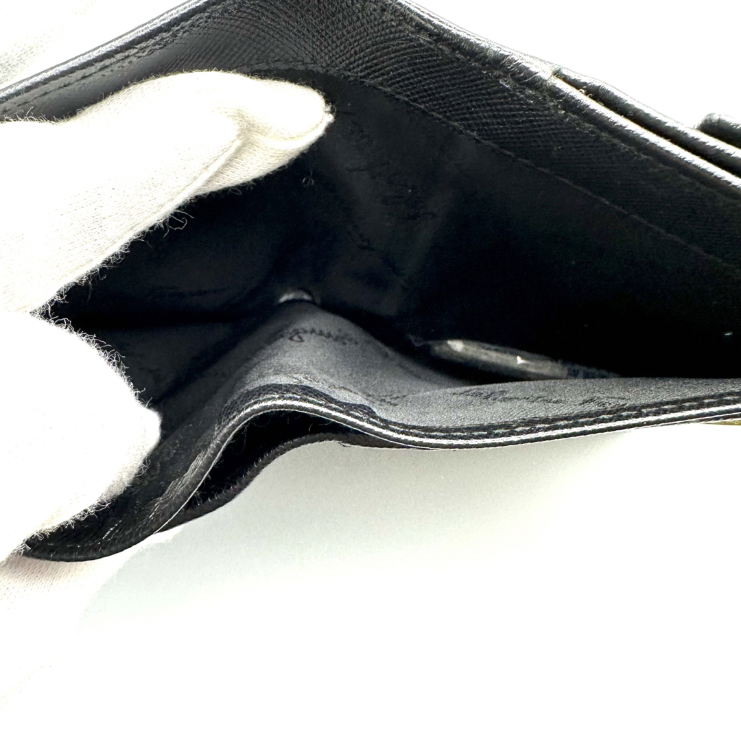 Salvatore Ferragamo(サルヴァトーレフェラガモ)の折財布　　財布　サルヴァトーレフェラガモ　ガンチーニ レディースブラック レディースのファッション小物(財布)の商品写真