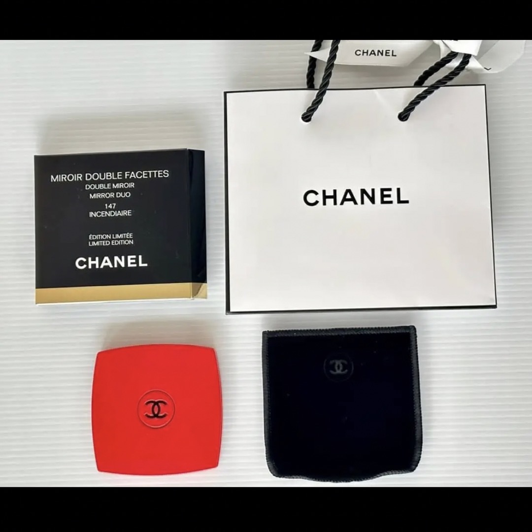 CHANEL 限定色ミラー　レッド147