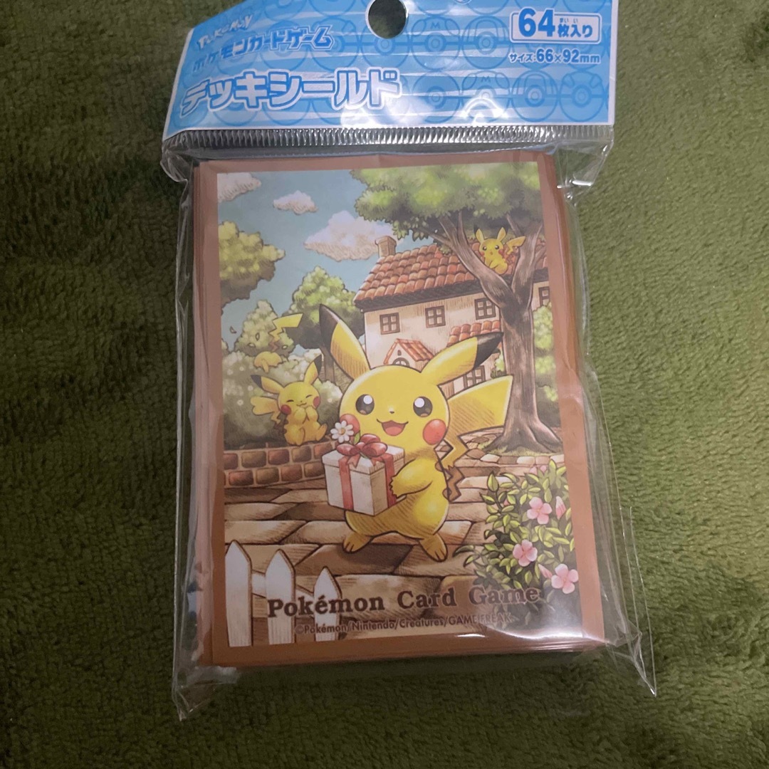 ポケモン - ポケモンカードゲーム デッキシールド ピカチュウの贈り物