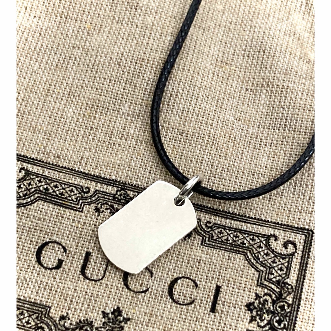 Gucci(グッチ)のグッチ ミニクレストチャーム/ドッグタグ ネックレス/ ペンダント/チョーカー メンズのアクセサリー(ネックレス)の商品写真