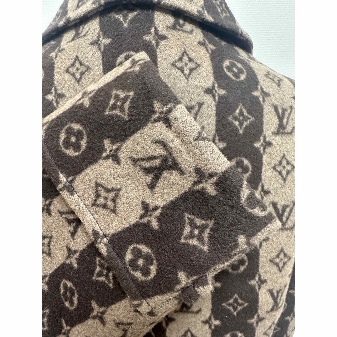 LOUIS VUITTON(ルイヴィトン)のルイヴィトン NIGO モノグラム クロップドピーコート メンズのジャケット/アウター(ピーコート)の商品写真