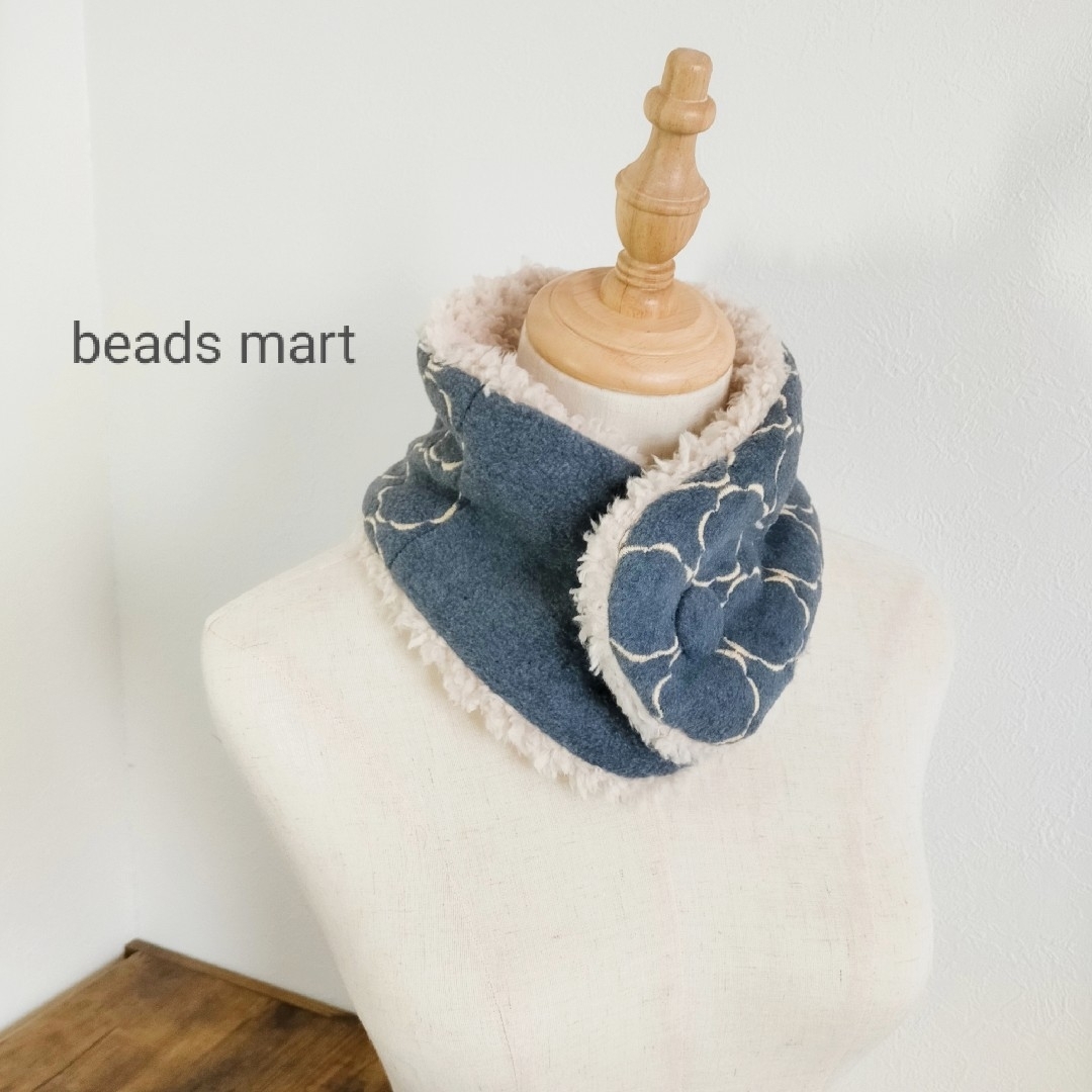 【再販】beads mart ハンドメイドマフラー フラワーサークルGY×LBE ハンドメイドのファッション小物(マフラー/ストール)の商品写真