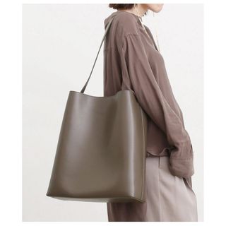 アパルトモンドゥーズィエムクラス(L'Appartement DEUXIEME CLASSE)のAESTHER EKME エスターエクミTote bag(トートバッグ)