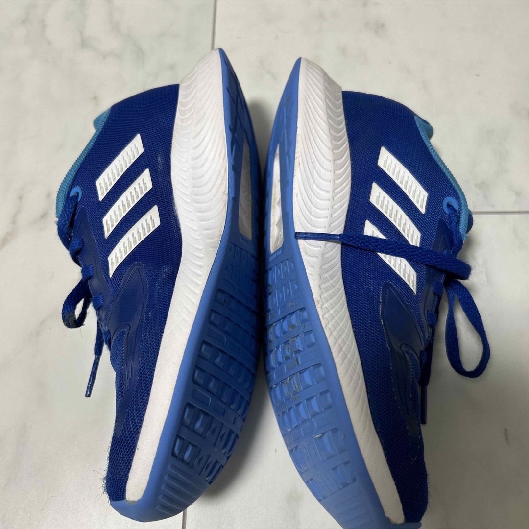 adidas(アディダス)のadidasアディダスキッズスニーカー22センチ キッズ/ベビー/マタニティのキッズ靴/シューズ(15cm~)(スニーカー)の商品写真