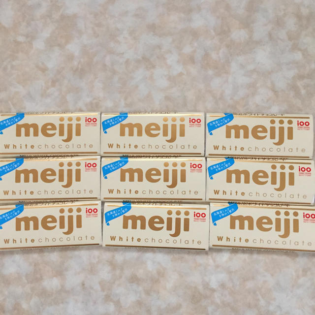 明治(メイジ)のmeiji ホワイトチョコ 9枚 食品/飲料/酒の食品(菓子/デザート)の商品写真