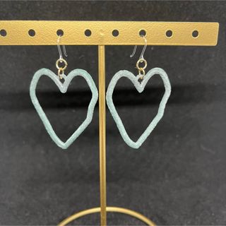 樹脂ピアス ハンドメイド ロングピアス ハート ベロア 秋冬(ピアス)