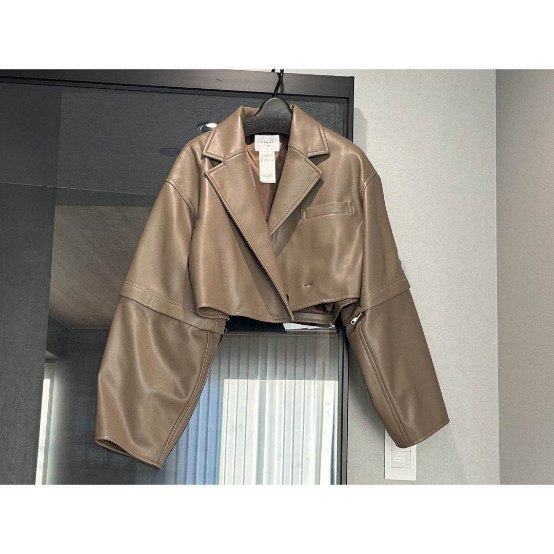 Ameri VINTAGE(アメリヴィンテージ)の新品 ameri 2WAY FAKE LEATHER SHORT JACKET レディースのジャケット/アウター(ライダースジャケット)の商品写真